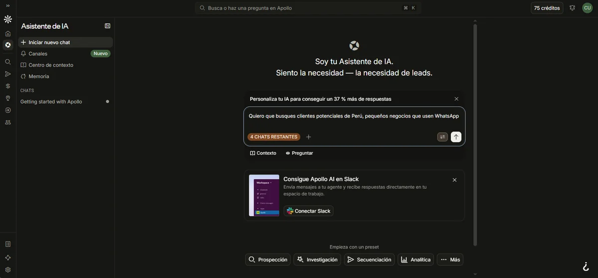 Asistente de IA de Apollo con la petición de buscar clientes potenciales de Perú, pequeños negocios que usen WhatsApp