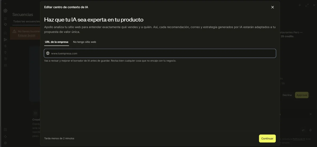Ventana Editar centro de contexto de IA de Apollo, que pide la URL de la empresa para adaptar los correos generados por IA